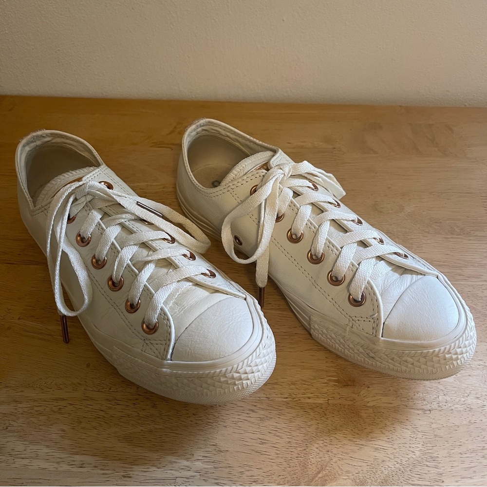 Converse Low Top Leather Sneakers Size 8